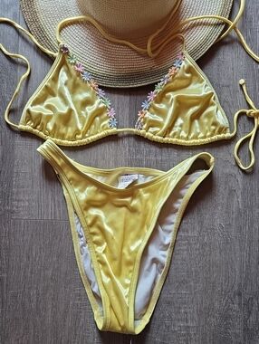 Tango Rose Yellow Daisy Trim Triangle Bikini Set. MED